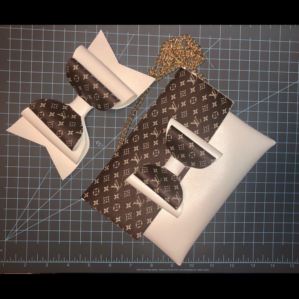 Black and white Crossbody and bow set